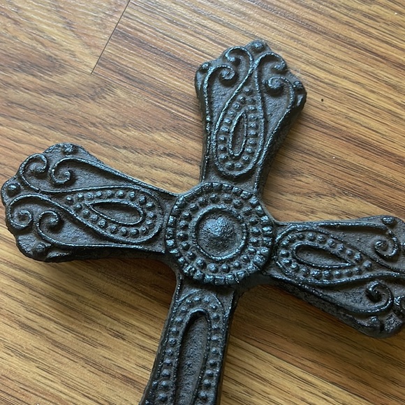 ✨Rustic Metal Cross - Picture 4 of 4